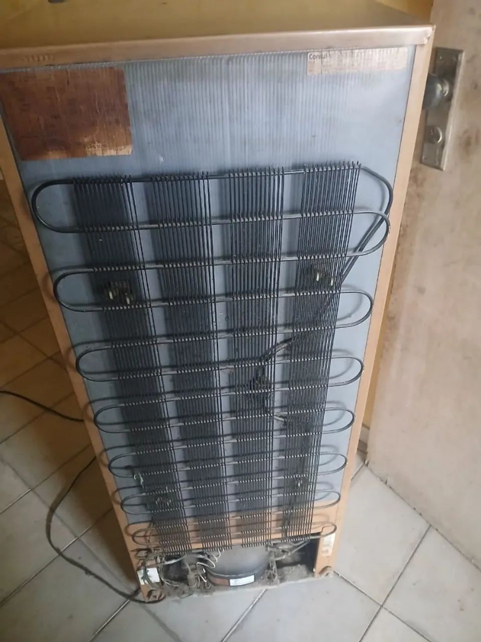 Frezer vertical gelando muito - Foto 4