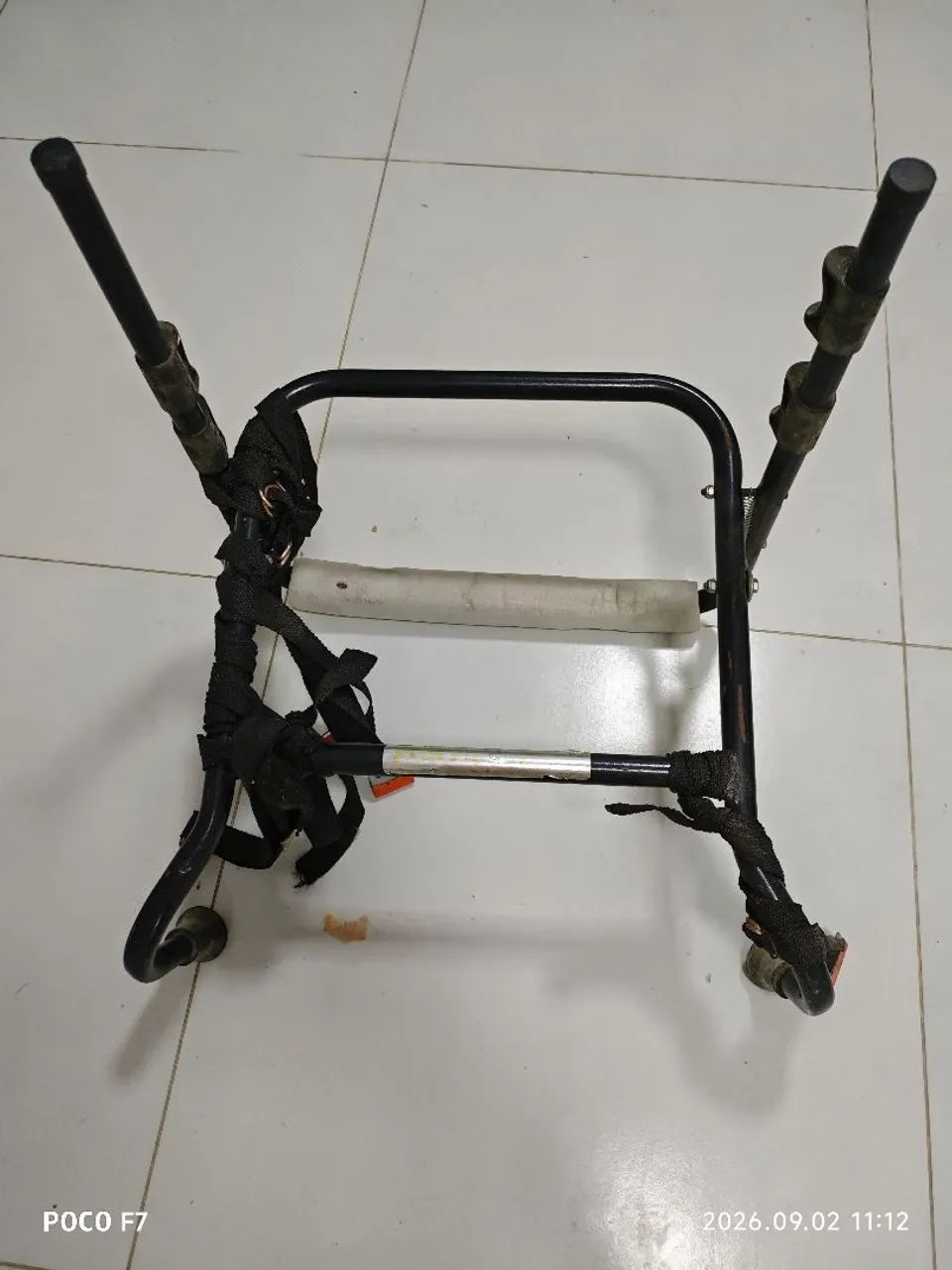 Suporte de bicicleta que cabe 2 bicicleta  - Foto 3