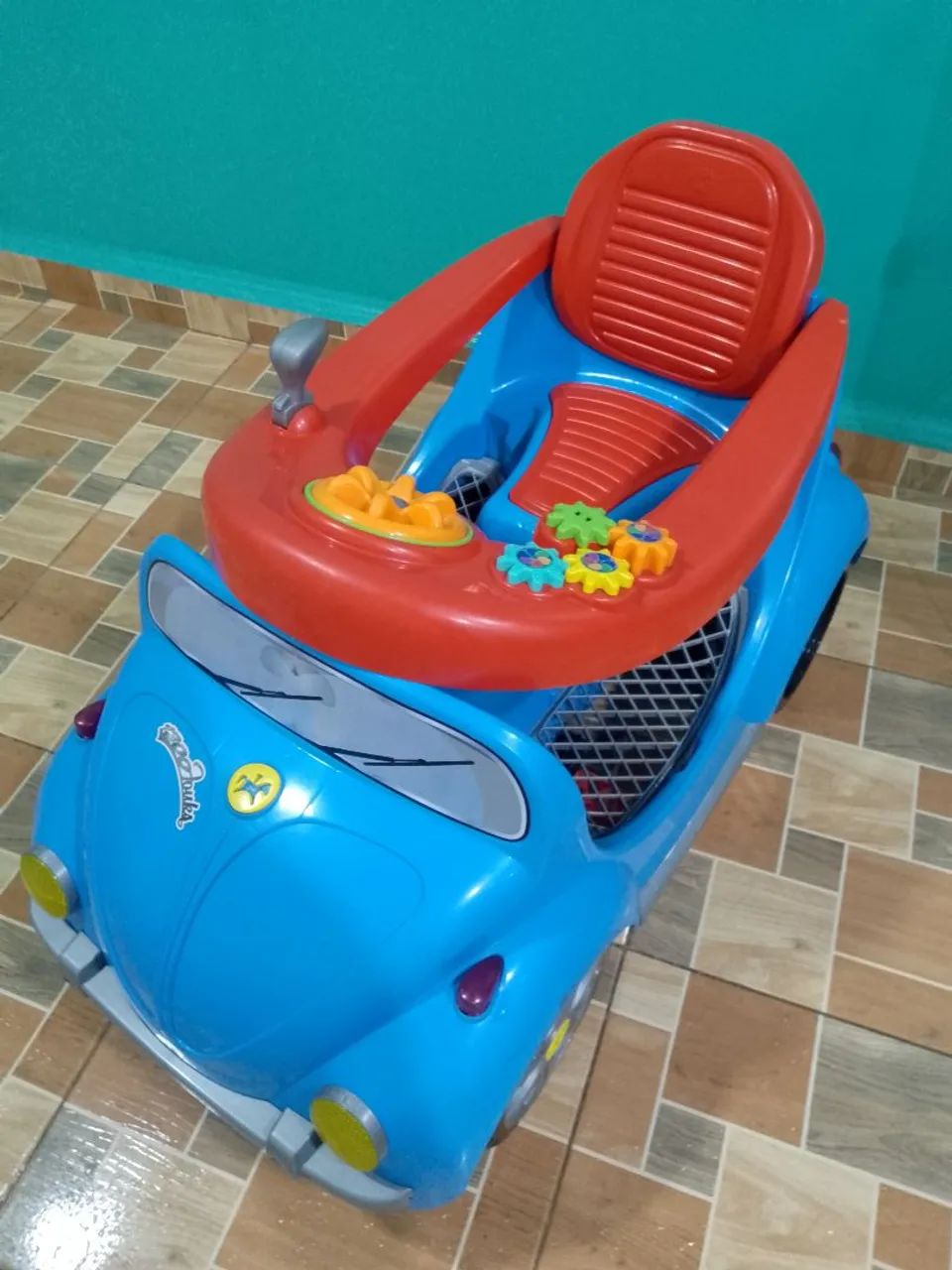 Carinho de bebê e quadriciclo 