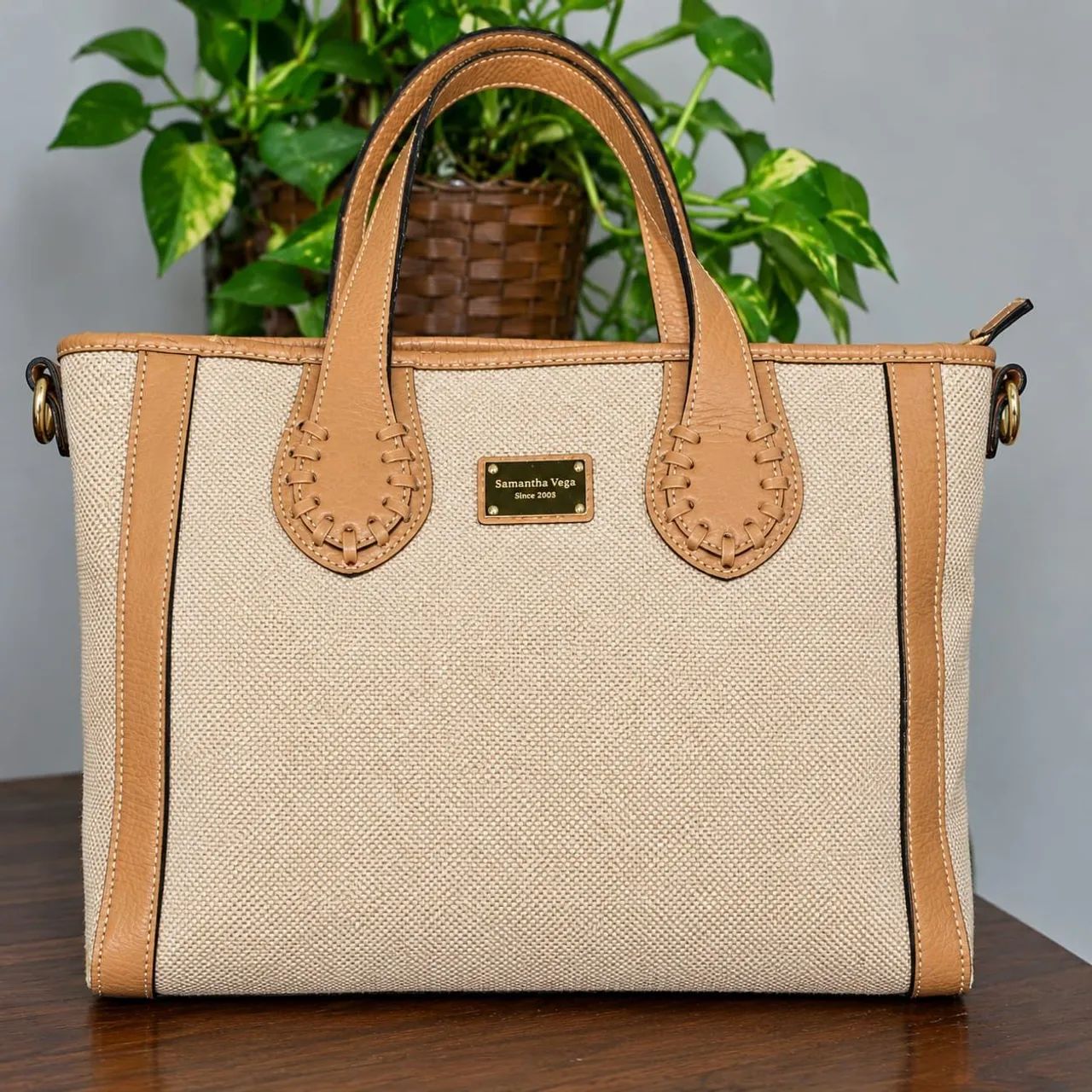 Bolsa smartbag em couro e ráfia 