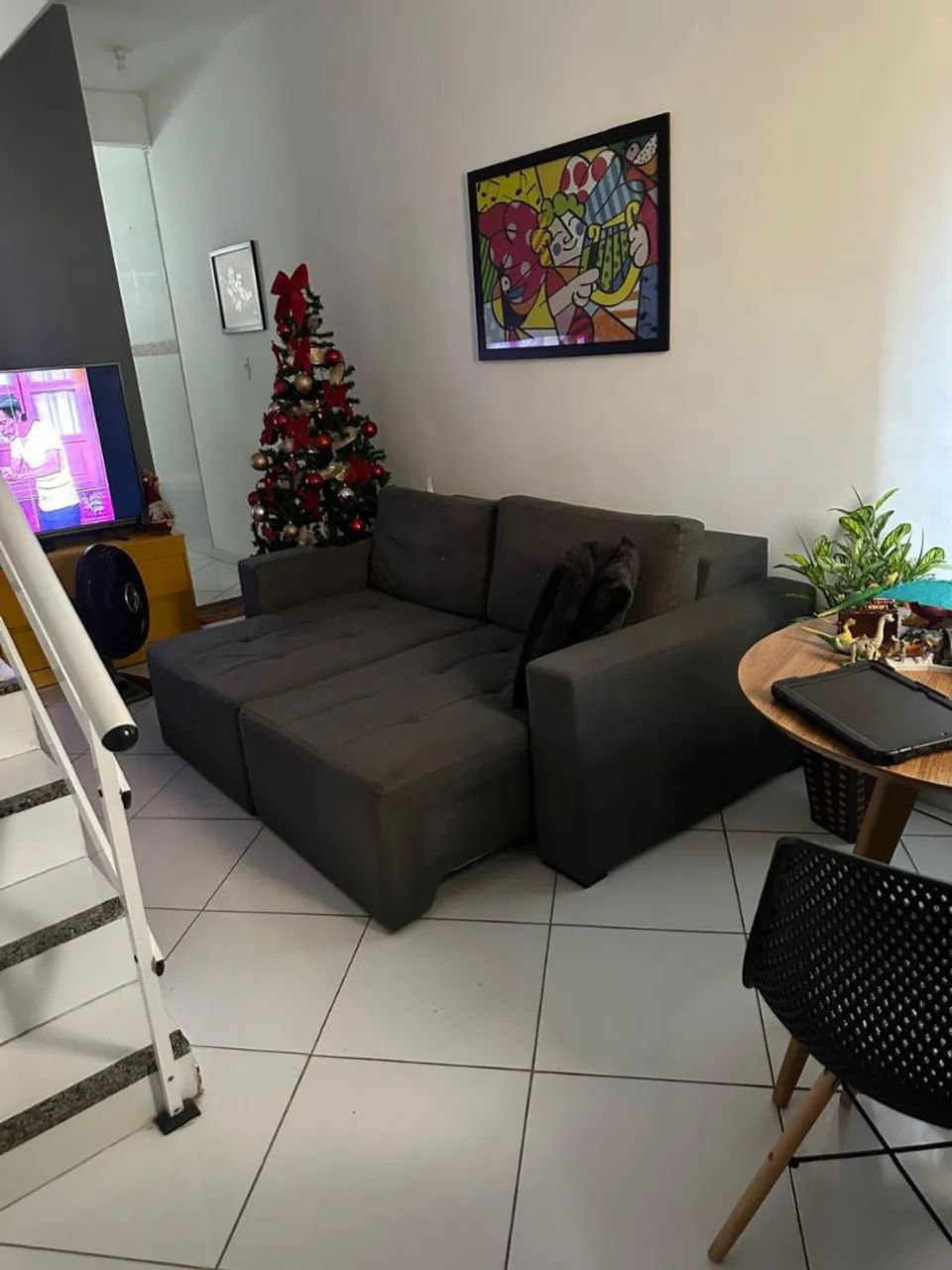 EXCELENTE casa com 2 andares, 2 quartos- Repasso financiamento da Caixa Econômica.