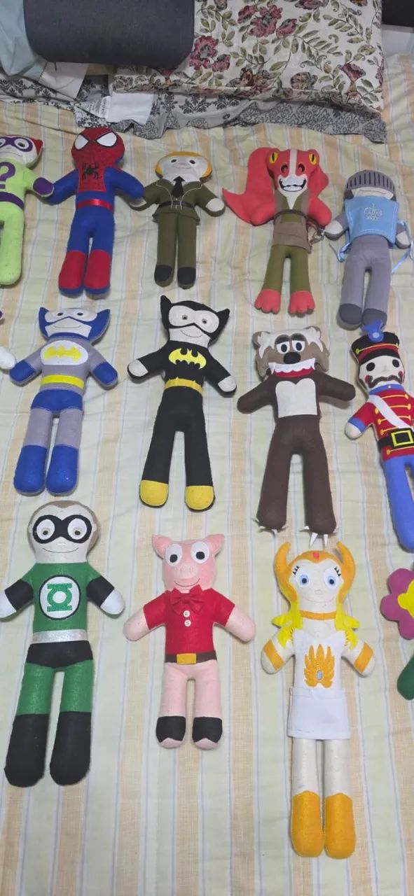 Conjunto de 21 bonecos de personagens - Foto 2