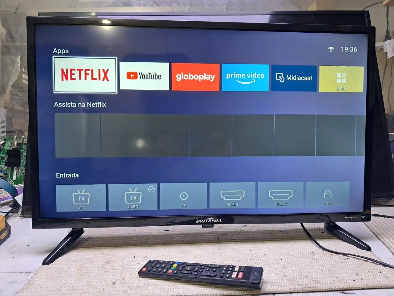 Tv Britânia 32" semi-nova