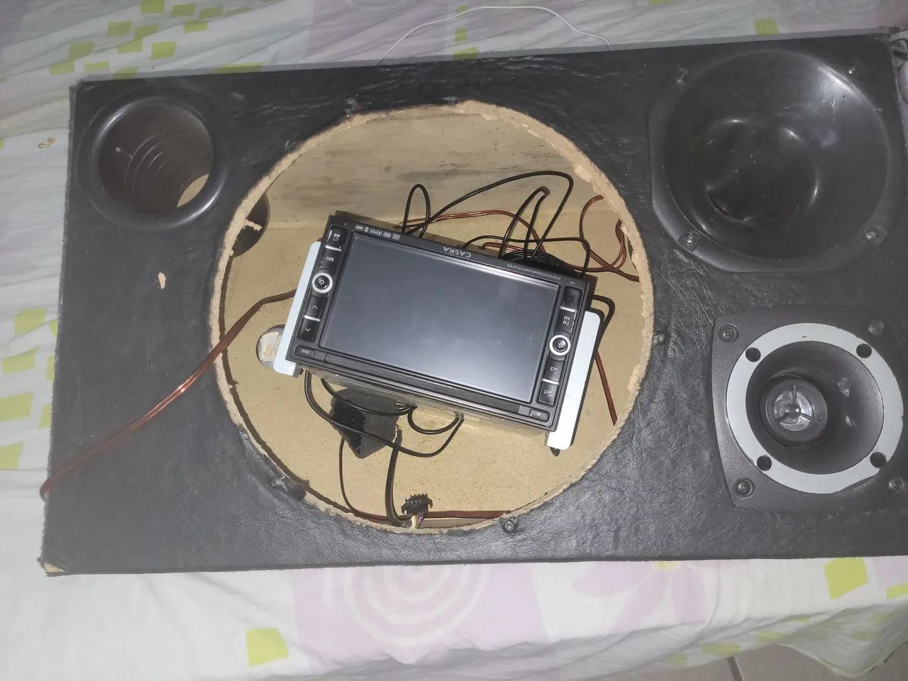 Vendo caixa com corneta e o rádio  - Foto 2