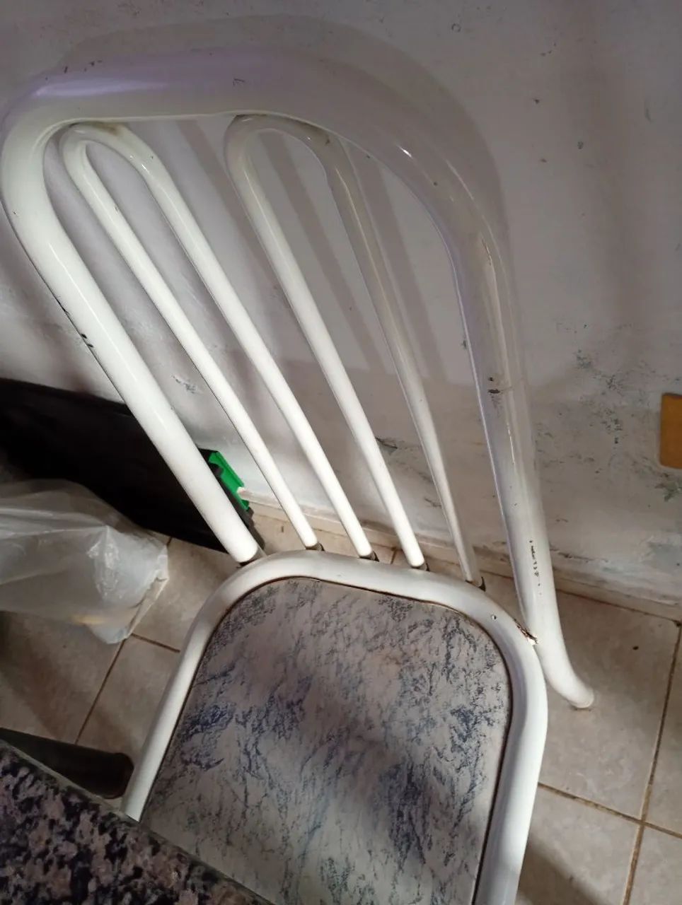 Mesa com.4 cadeiras 