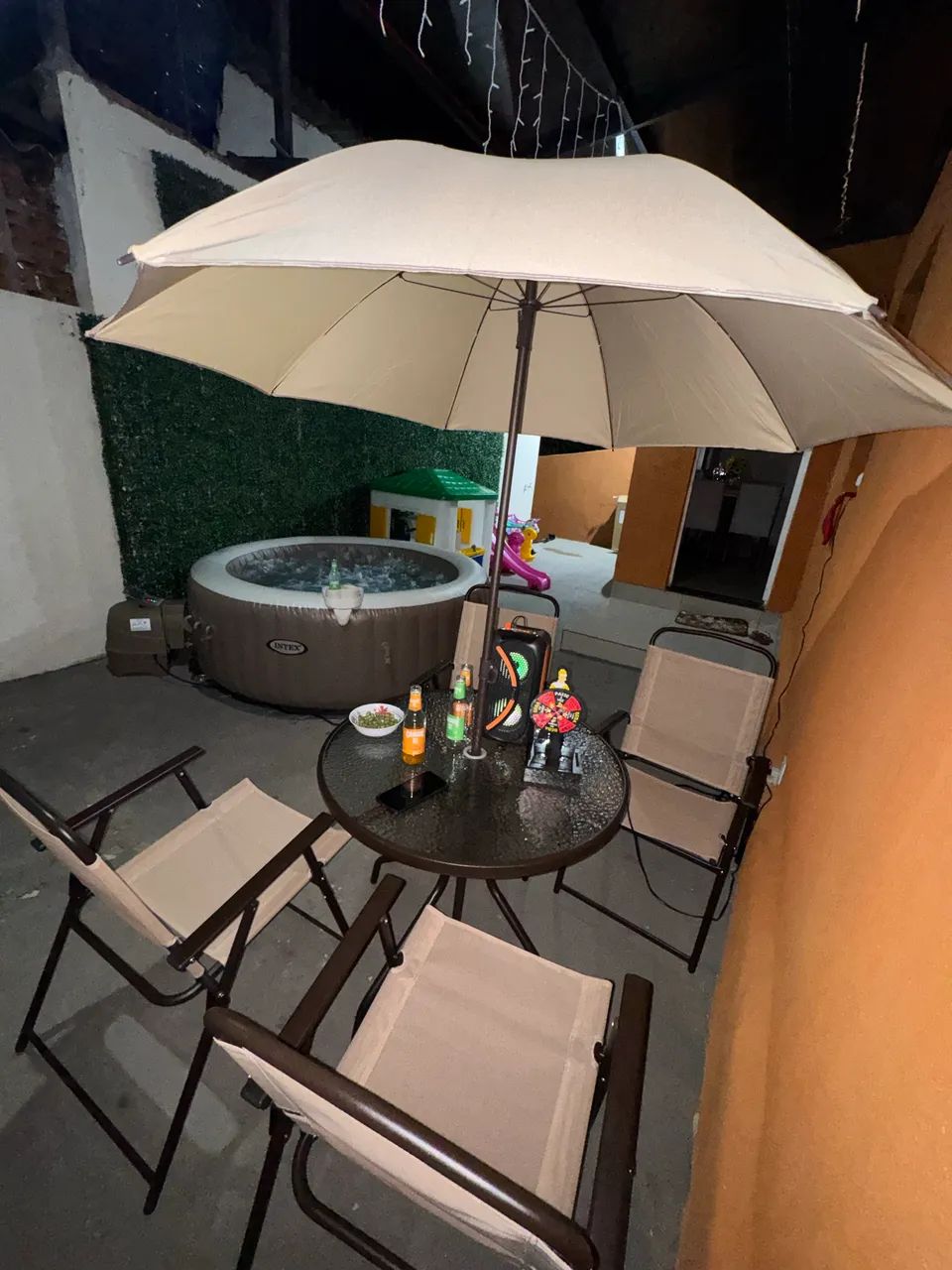 Hidromassagem Inflável + Mesa c/ 4 cadeiras 