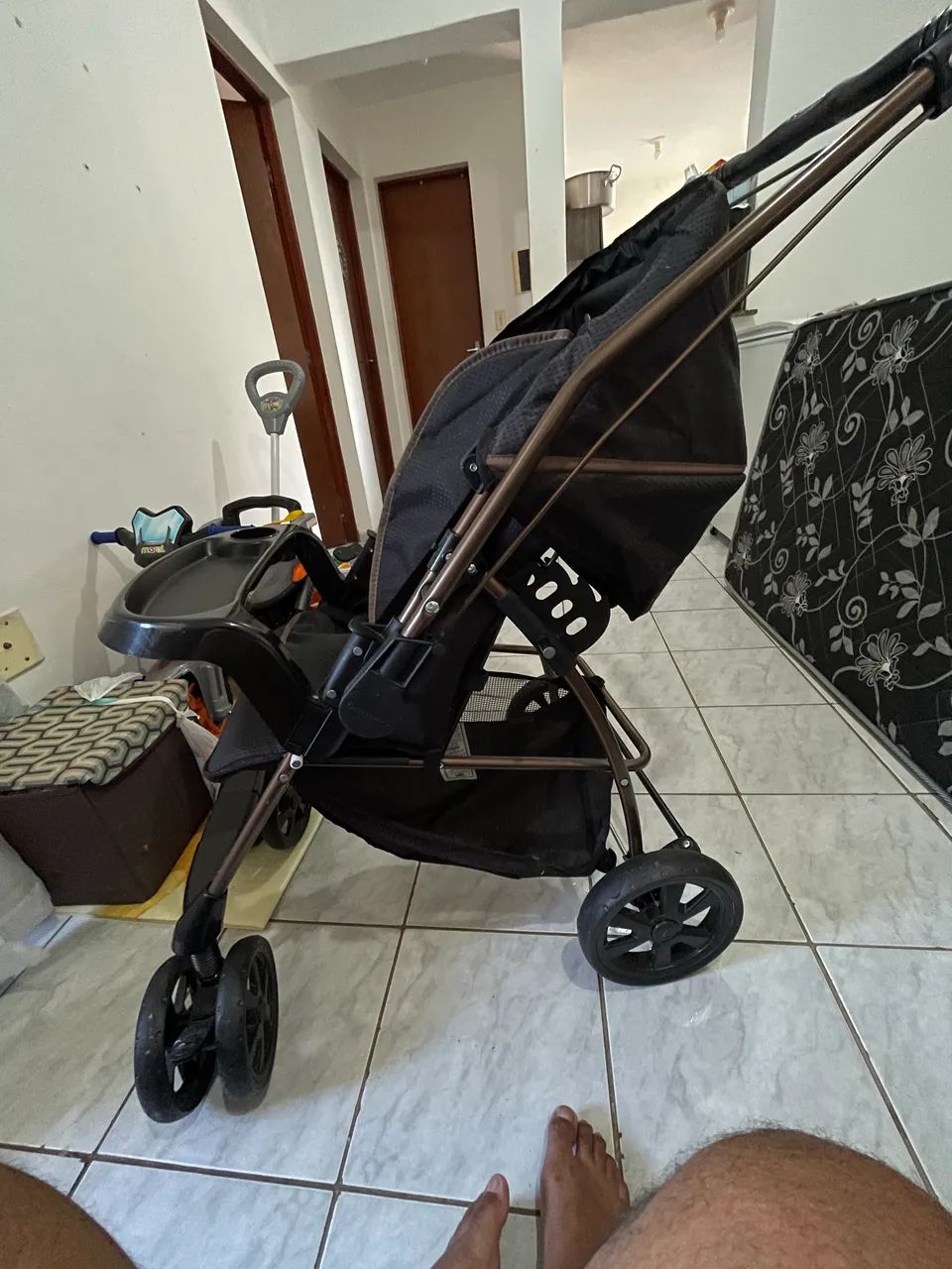 Vendo berço, Carrinho de bebê e bebê conforto. - Foto 2
