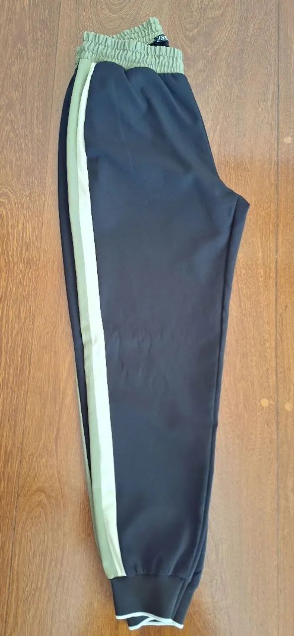 Calça Zara Preta com detalhes Verde - Foto 2