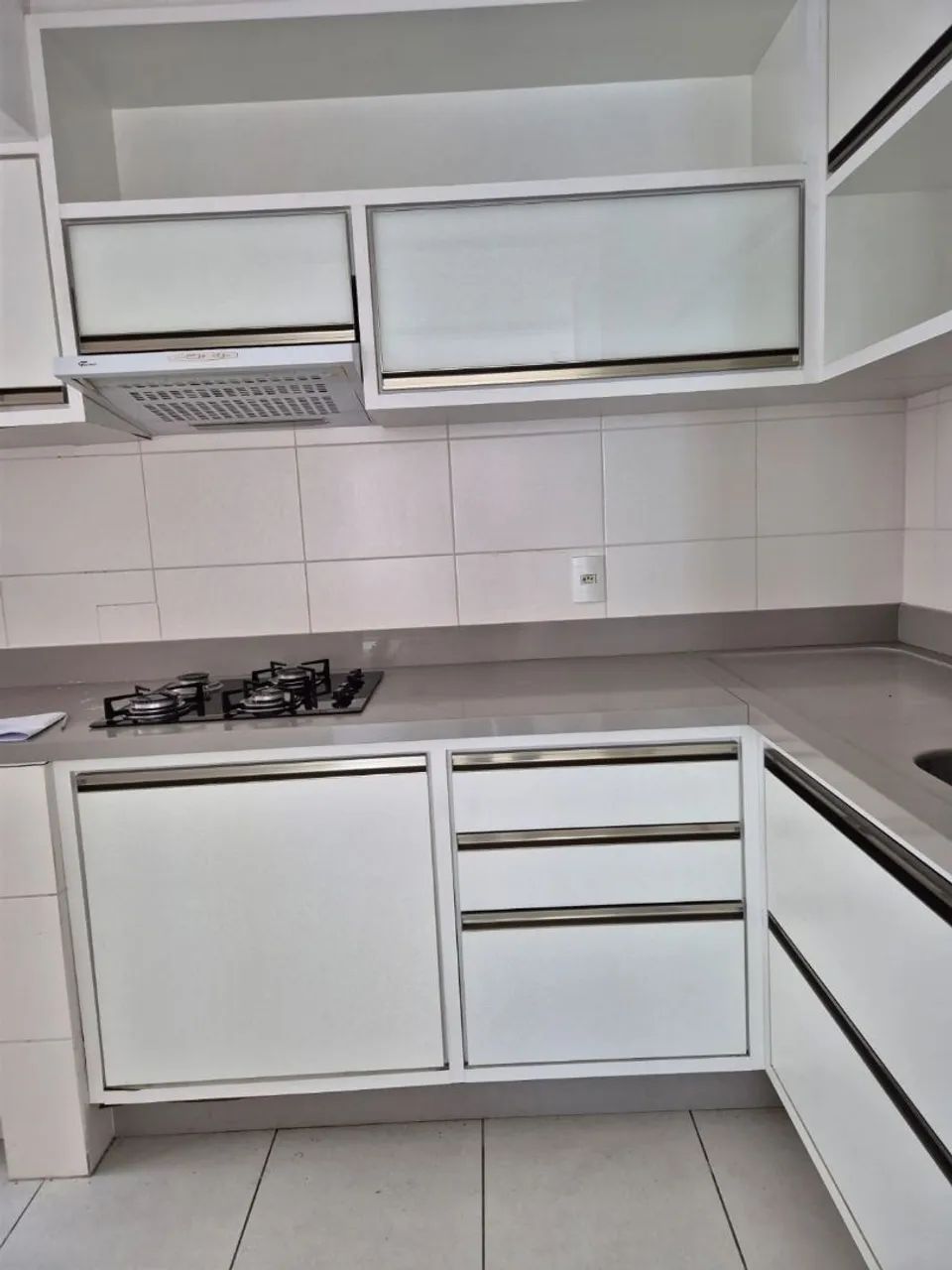 Bancada de pia e armários. - Foto 5