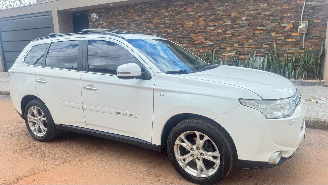 Mitsubishi Outlander OUTLANDER 3.0/ GT 3.0 V6 Aut. 2014