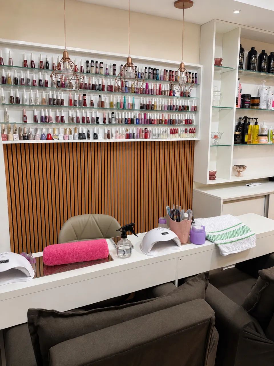 Precisa-se de manicure e auxiliar de cabeleireiro  - Foto 2