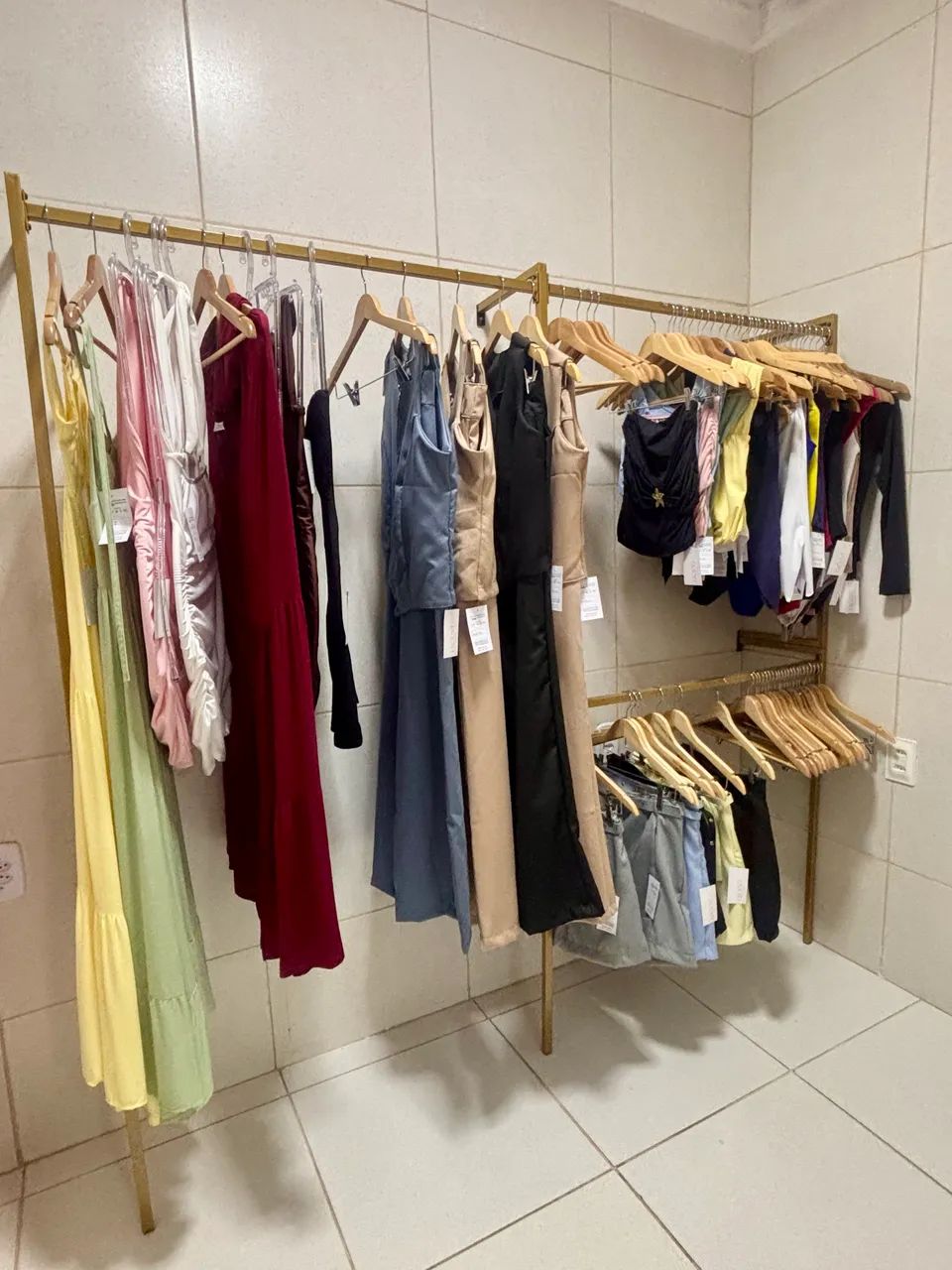 Arara para Loja de Roupas Dourada + 20 Cabides | Nova