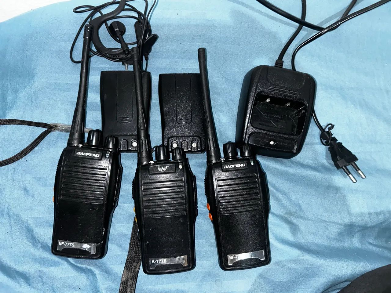 KIT C/ RÁDIOS COMUNICADORES (Baofeng)