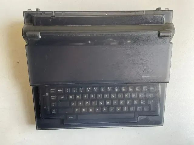 Máquina De Escrever Olivetti Praxis 20 Eletrônica (Usado)