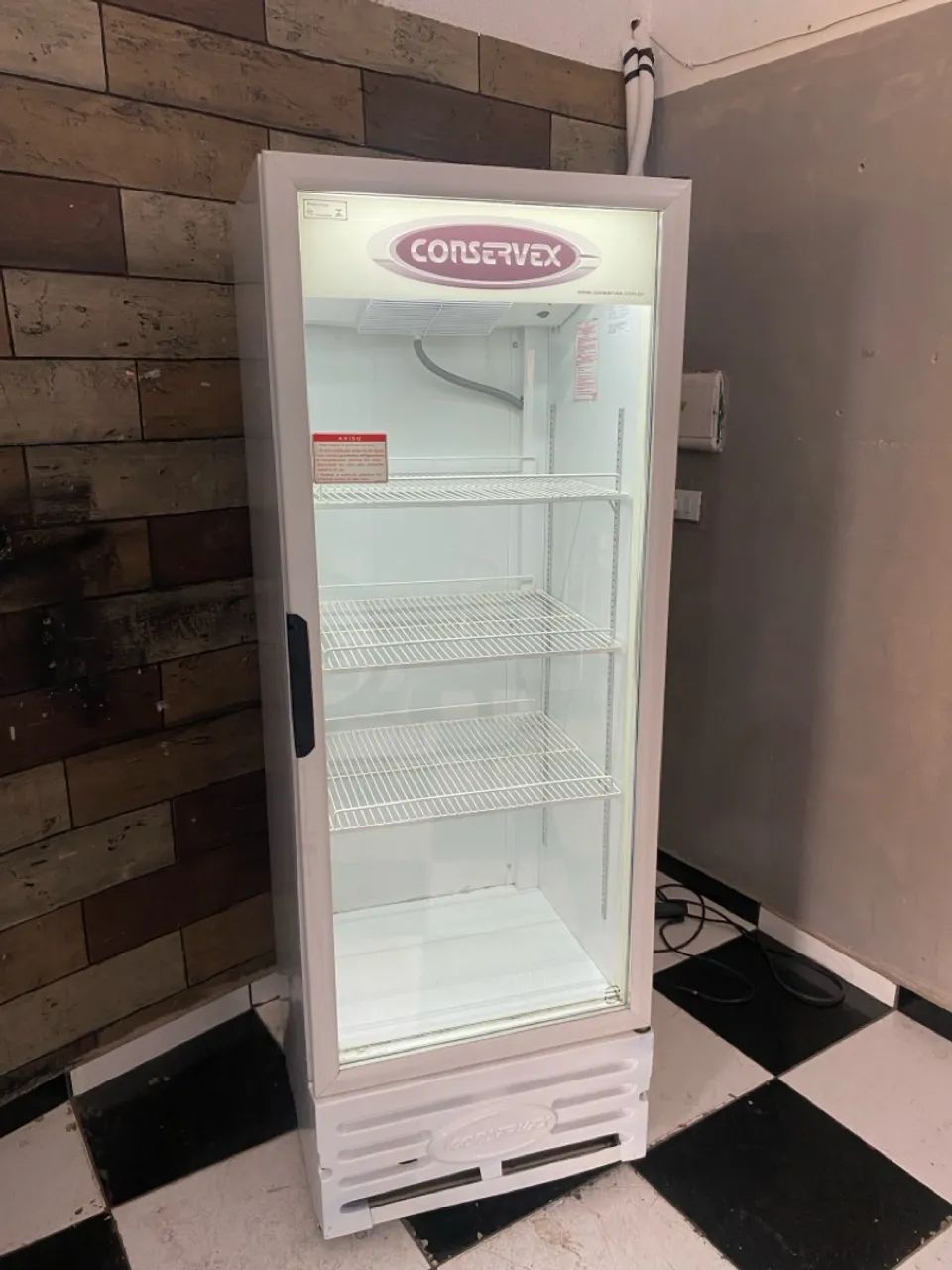 Expositora de bebidas porta de vidro novinha entrego - Foto 4