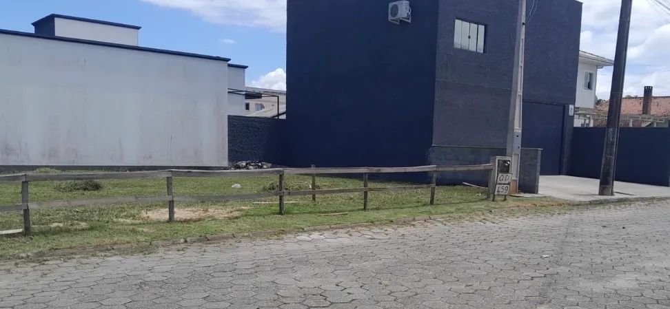 Vendo terreno 325m2 com galpão construído no fundo de 8x8,60