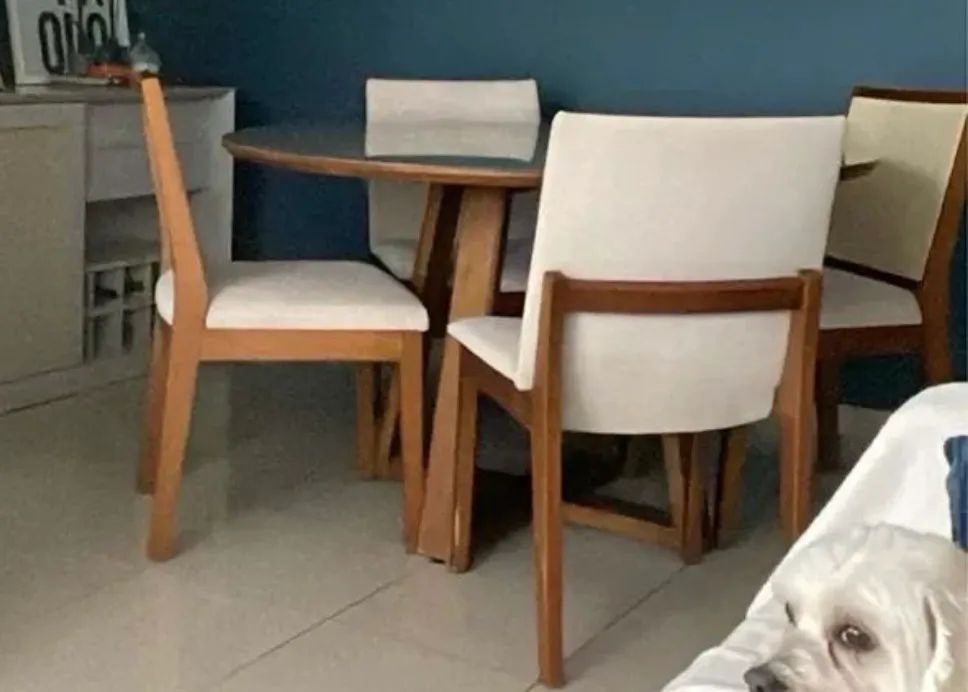 Mesa de vidro na cor bege e base de madeira - Foto 2