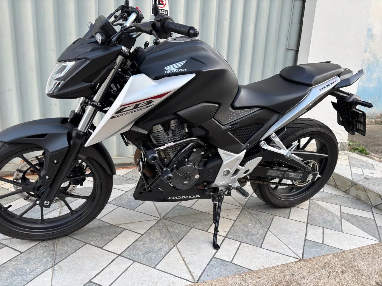 CB 300f Ano 25/26