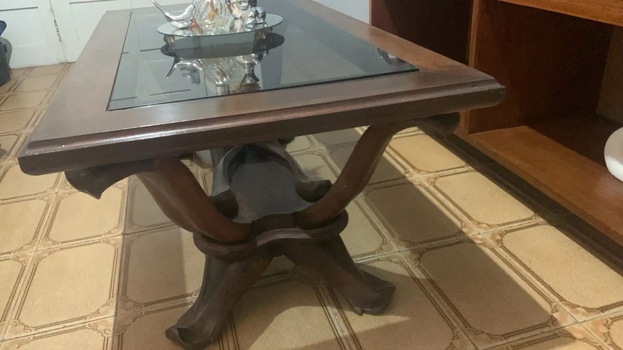 Linda mesa de centro, de madeira, no estilo colonial! - Foto 3