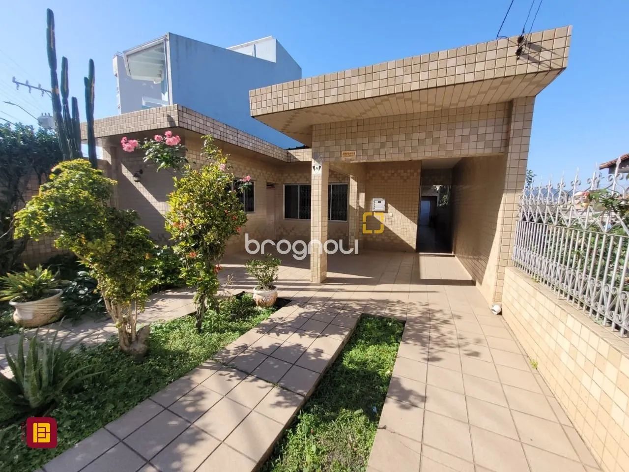 CASA 3DORM PRÓXILO A BEIRA MAR BAIRRO BAKLNEÁRIO