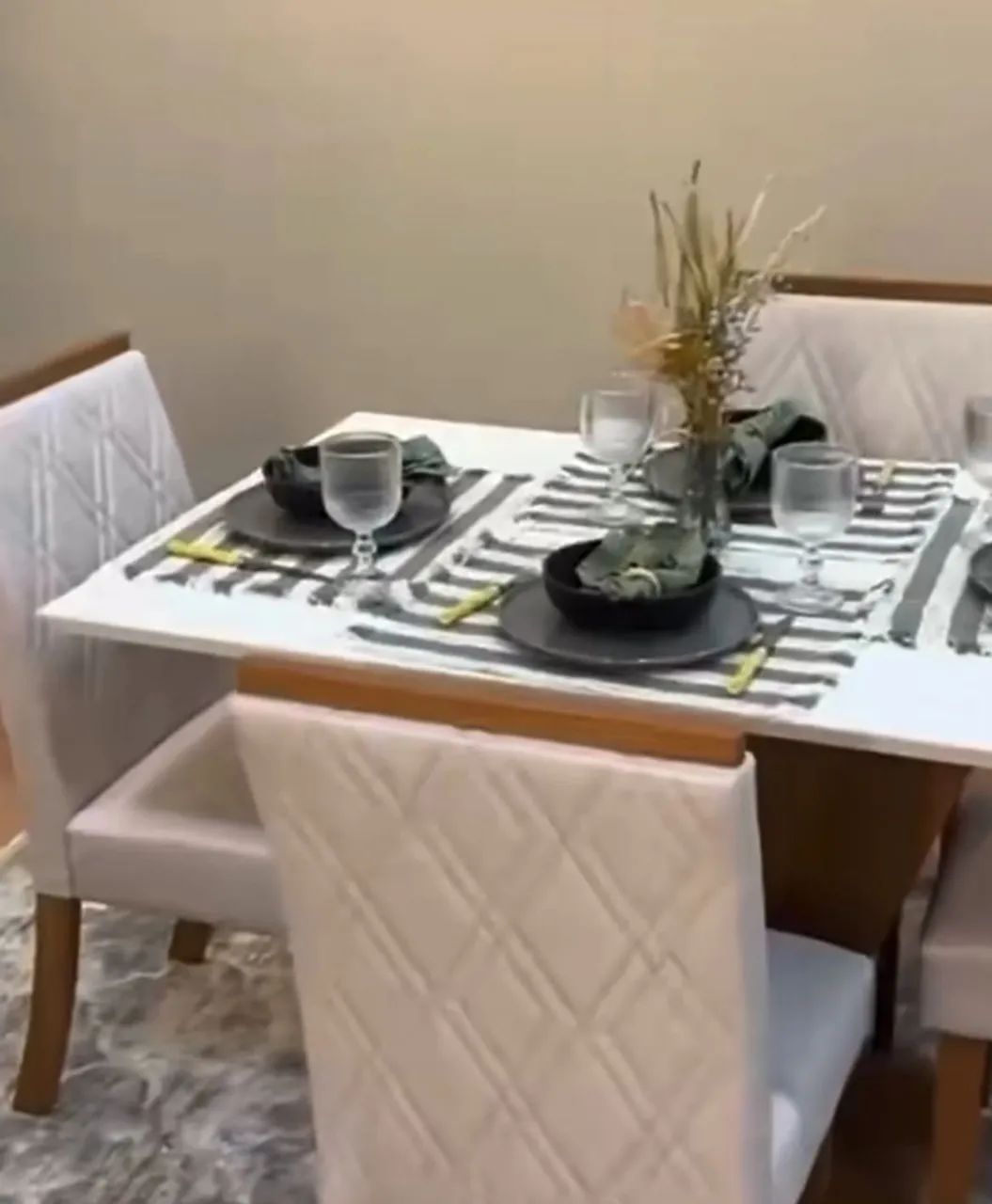 Mesa de Jantar com 4 Cadeiras