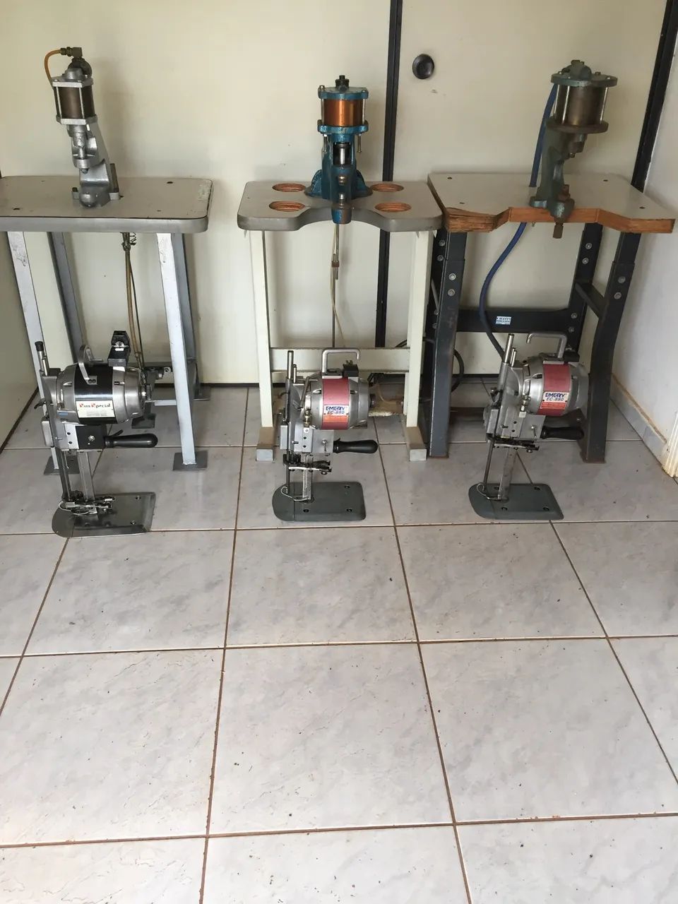 Vendo máquina de corte para jeans - Foto 3