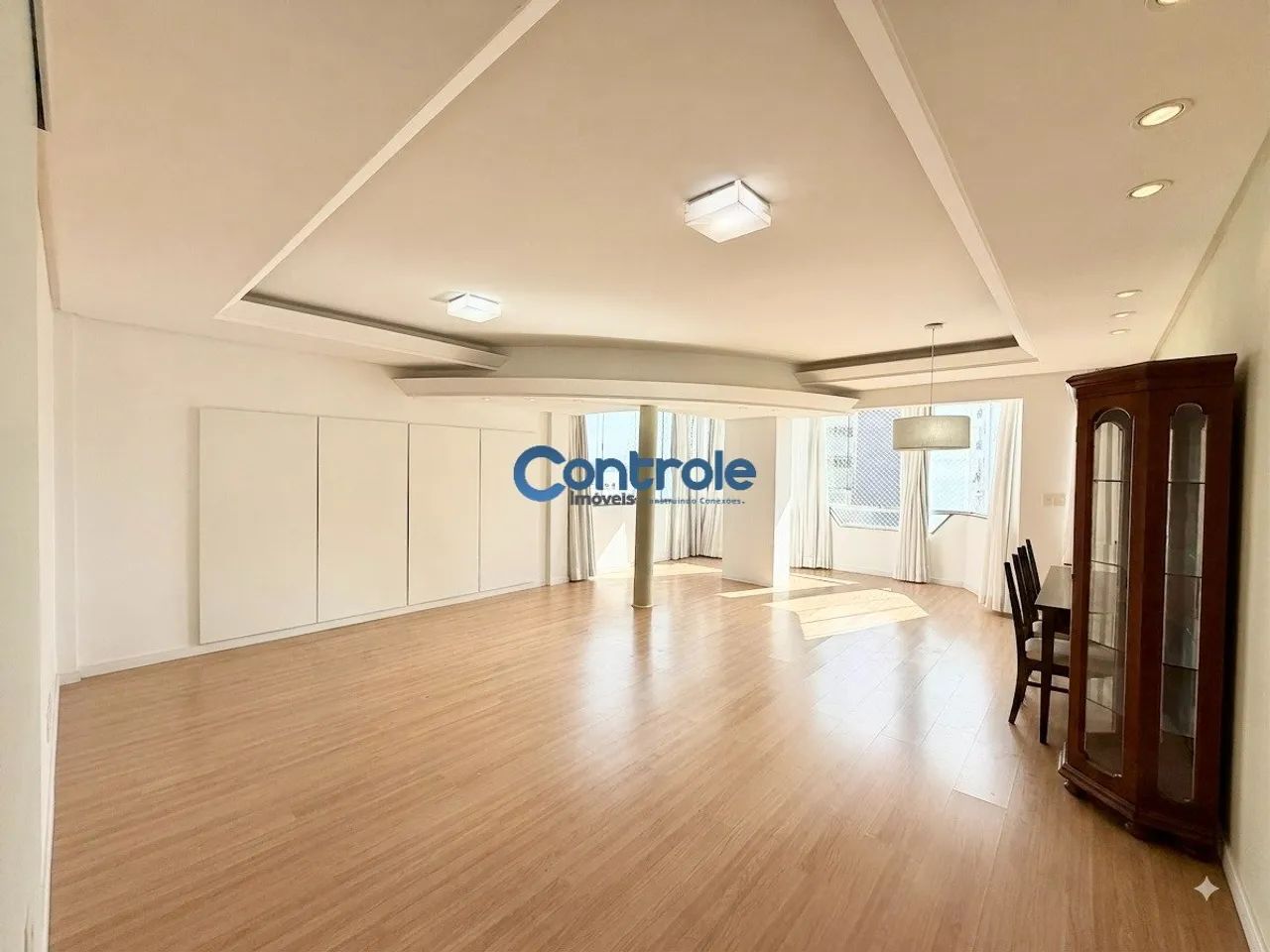Apartamento com 03 dormitórios na Agronômica, em Florianópolis/SC!