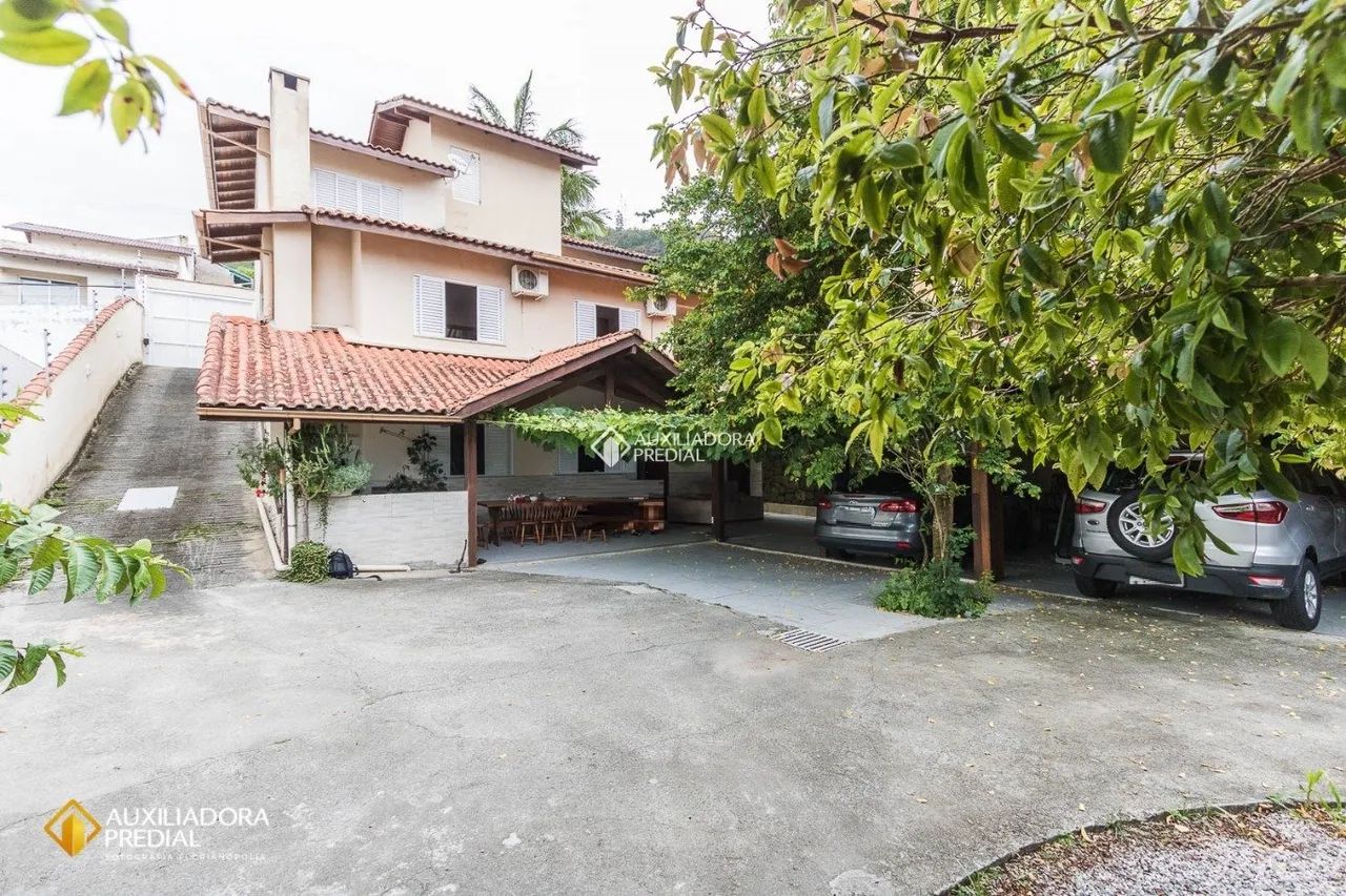 Casa com 5 quartos à venda no bairro Trindade em Florianópolis. - Foto 2