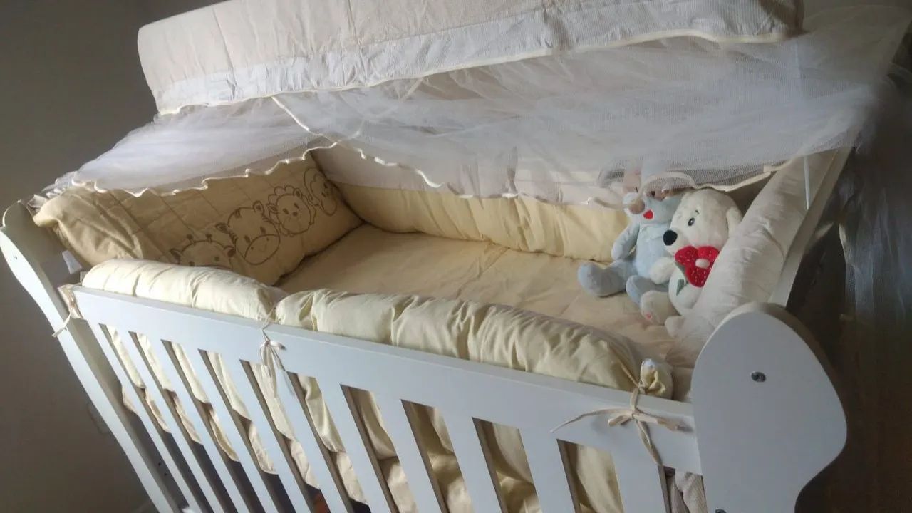 Berço com poucos meses de uso