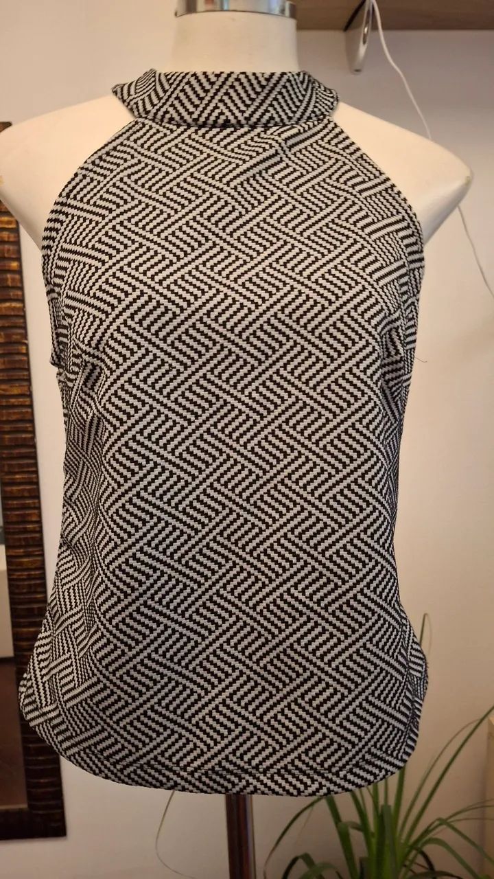 Blusa Shoulder sem manga estampa geometrica - Foto 2