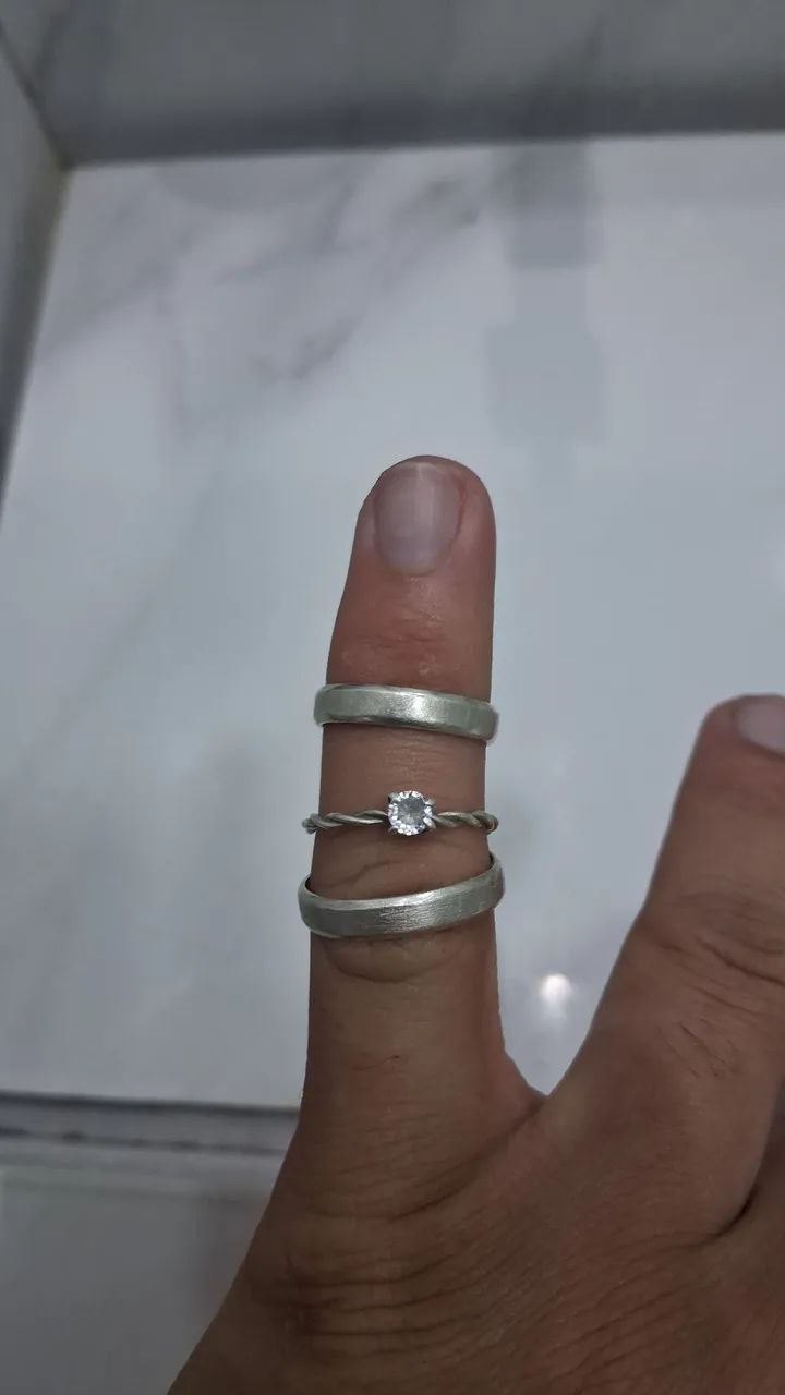 Vendo Par de Alianças em Prata 925 com Anel solitário  - Foto 3