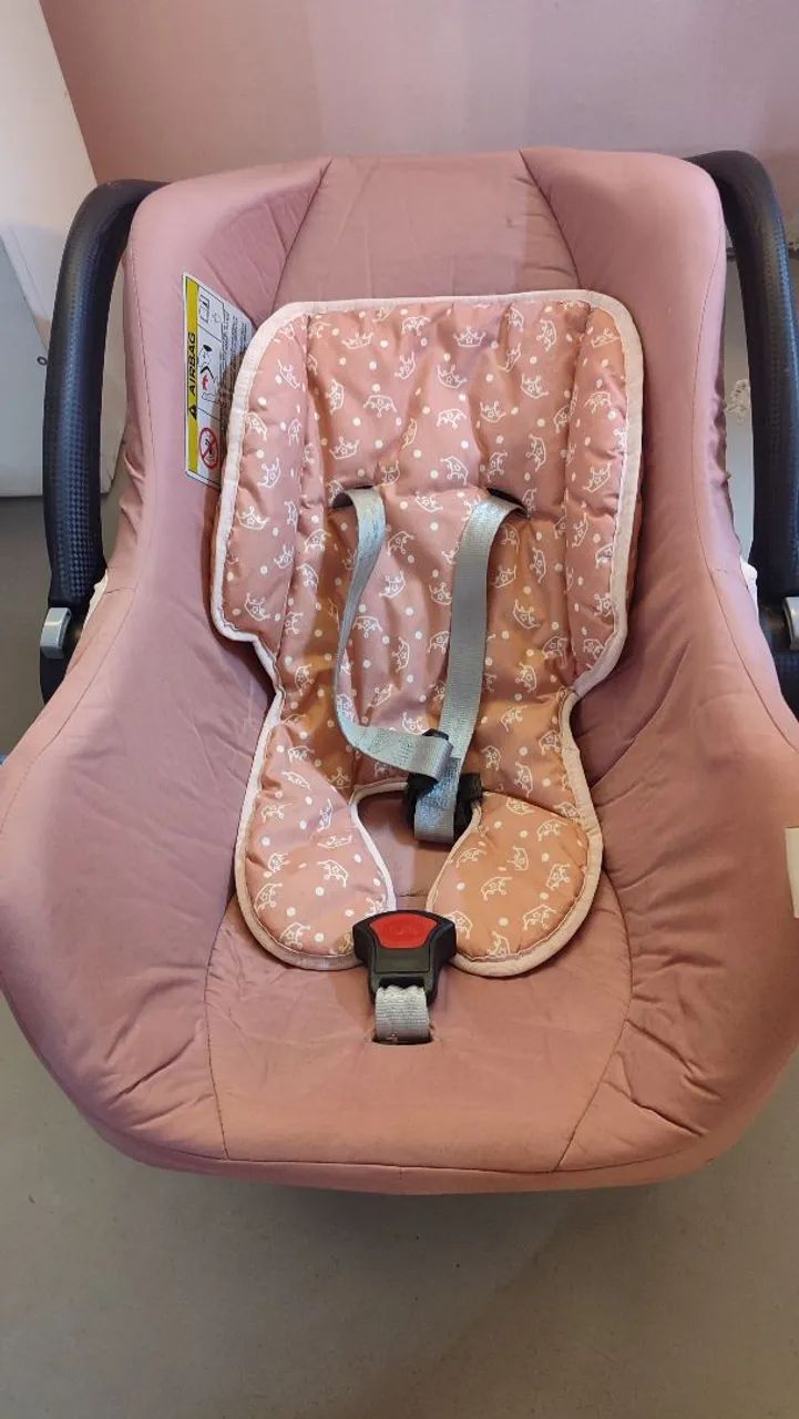 Bebê conforto,em bom estado de conservação com todas as perças