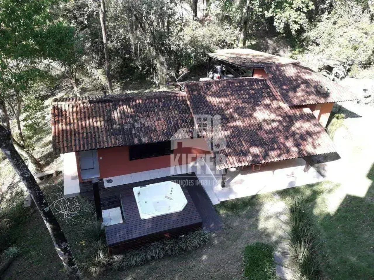 Casa 5 Quartos, 3 Suítes em Condomínio Fechado  Maria Paula