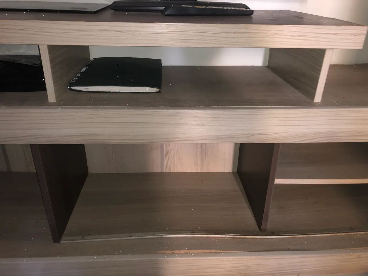 VENDO RACK P/ SALA COM AVARIAS! - Foto 4