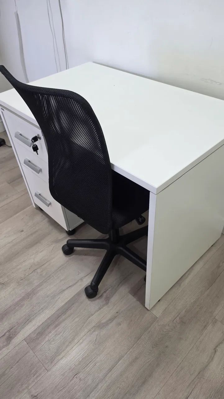 Mesa de escritório com cadeira  - Foto 2