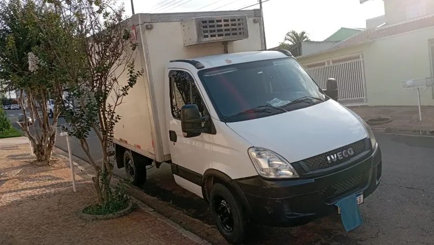 Iveco Daily 35s14 refrigerada 2013 - Foto 2