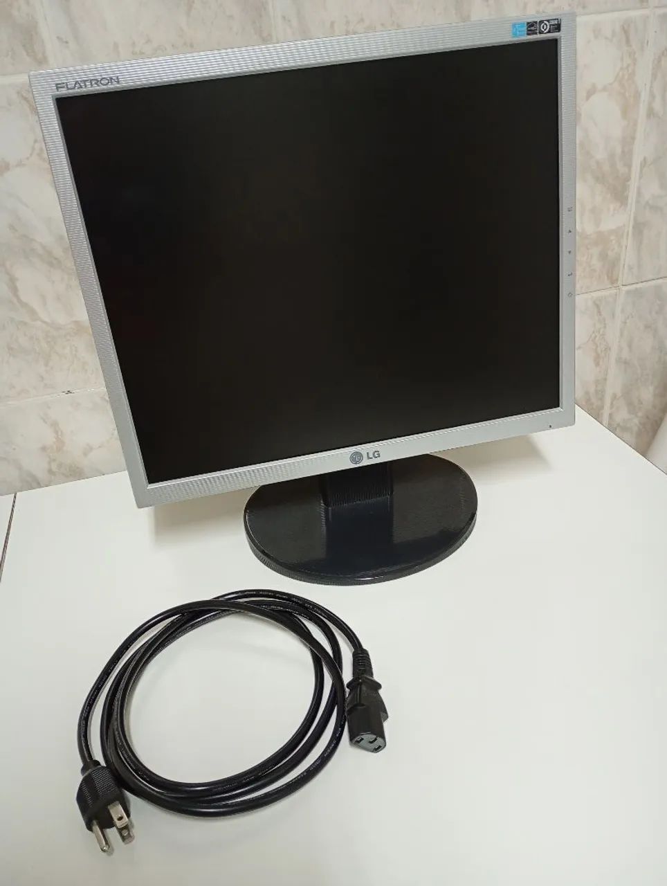 Monitor LG (com cabo) recondicionado- 17 polegadas Flatron L1753T-SF - Foto 3