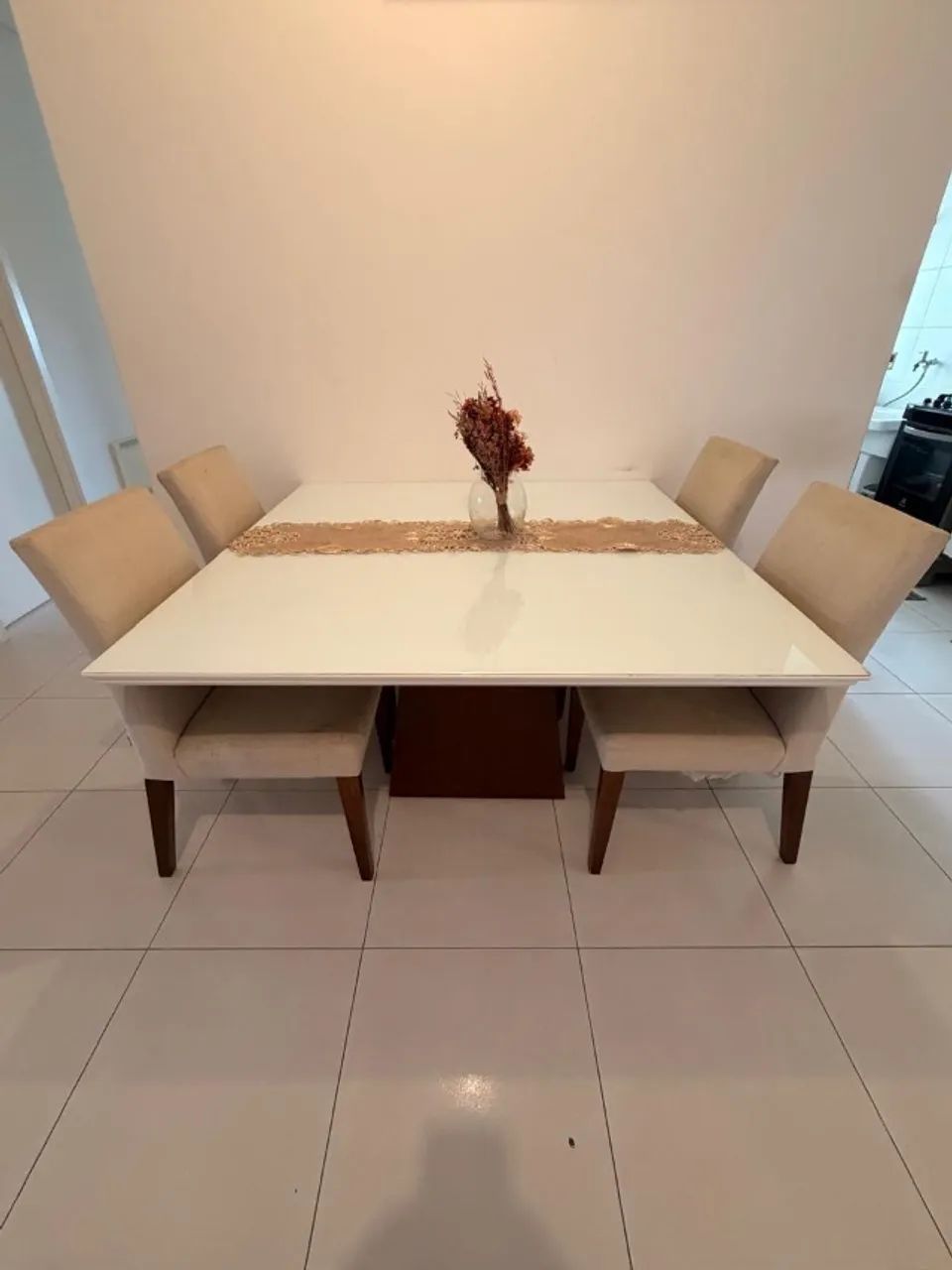 Mesa de jantar quadrada com 4 cadeiras - Foto 2