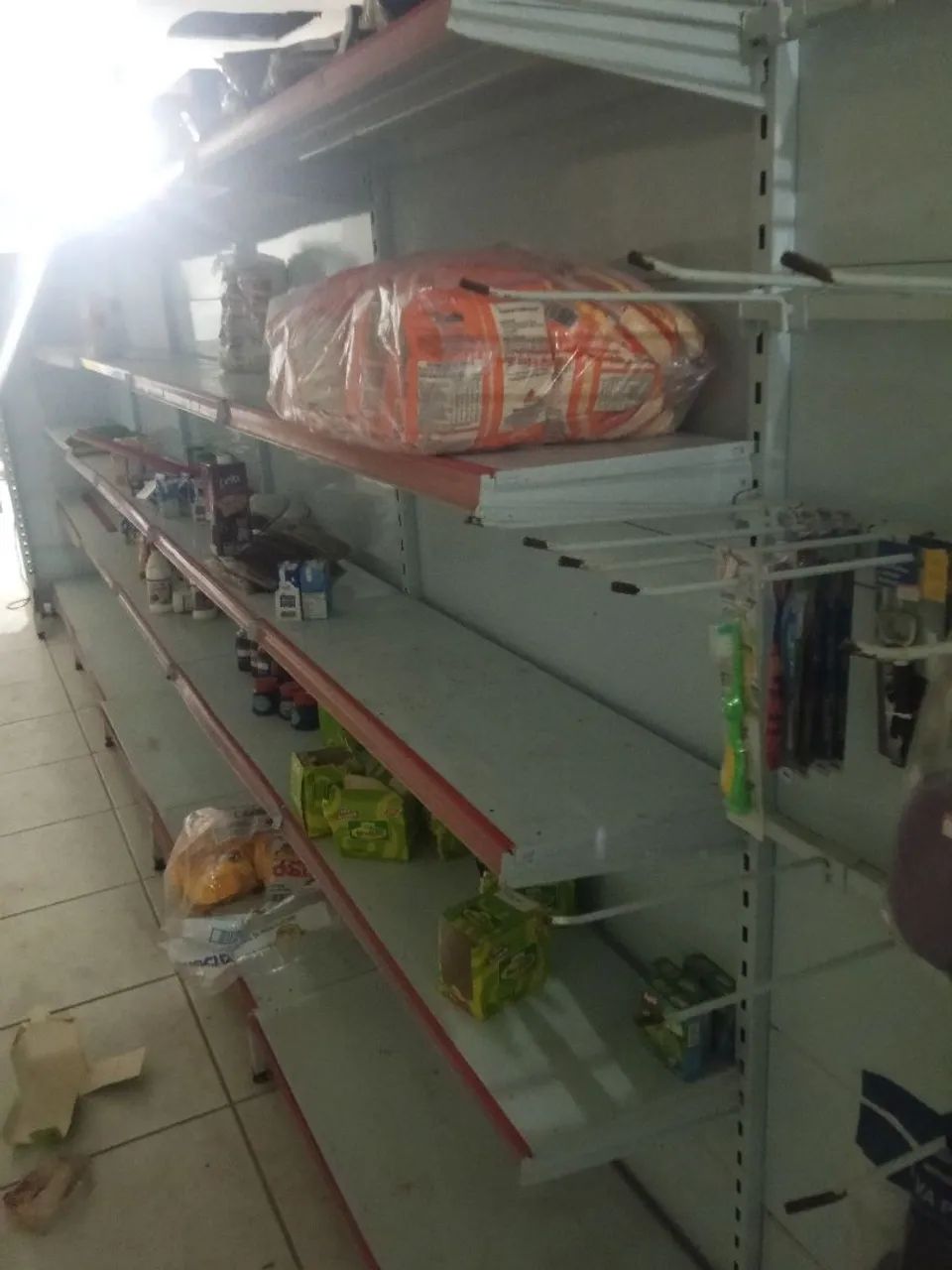 Vende-se prateleira central pra mercadinho  - Foto 2