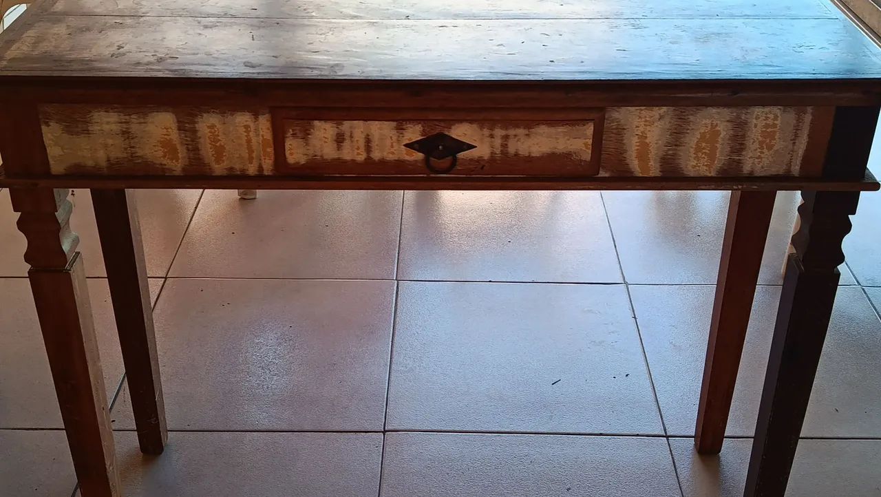 Aparador de madeira 