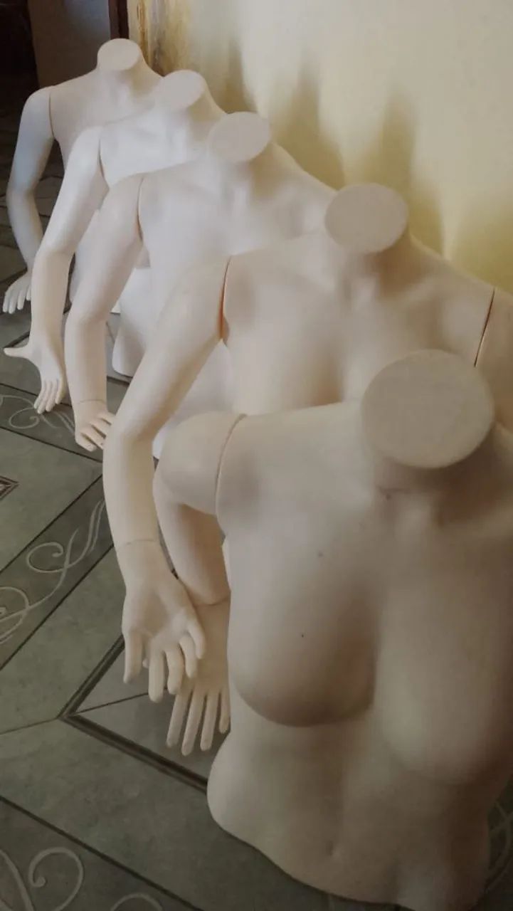 Vendendo 7 maniquins pra vim buscar!