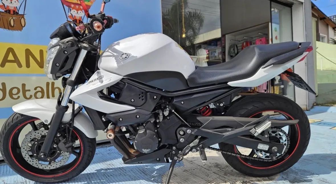 Xj6 branco pérola 