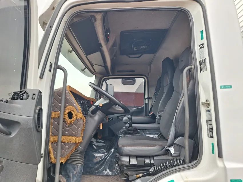 MB Atego 2426 6x2 baú 8.60m. - Foto 8