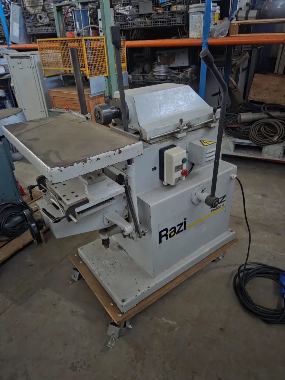 Furadeira horizontal Razi FH 200 