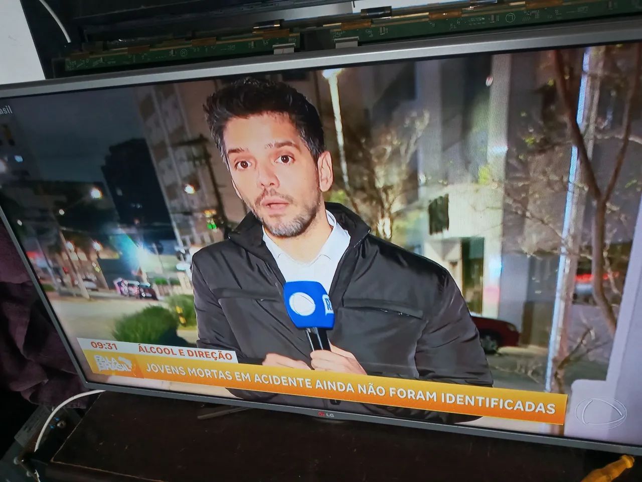 Vende teve LG 40 polegadas tudo ok mas só vende com contole