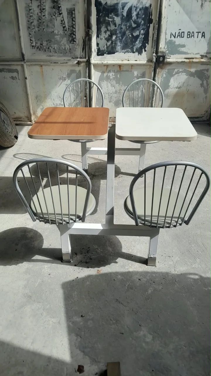 Mesa com 4 cadeiras. Estrutura resistente e  ótimo espaço para refeições. - Foto 2