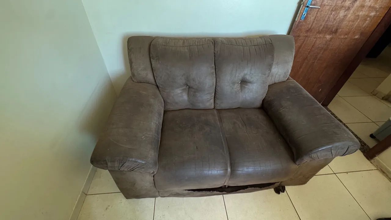 SOFÁ USADO EM BOAS CONDIÇÕES BARATO - Foto 2