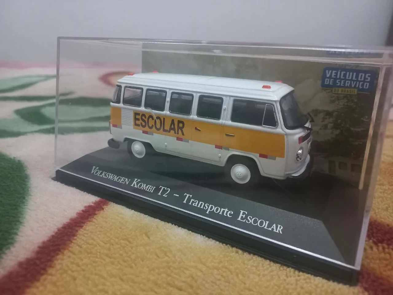 Vendo miniatura kombi lacrada na caixa - Foto 3