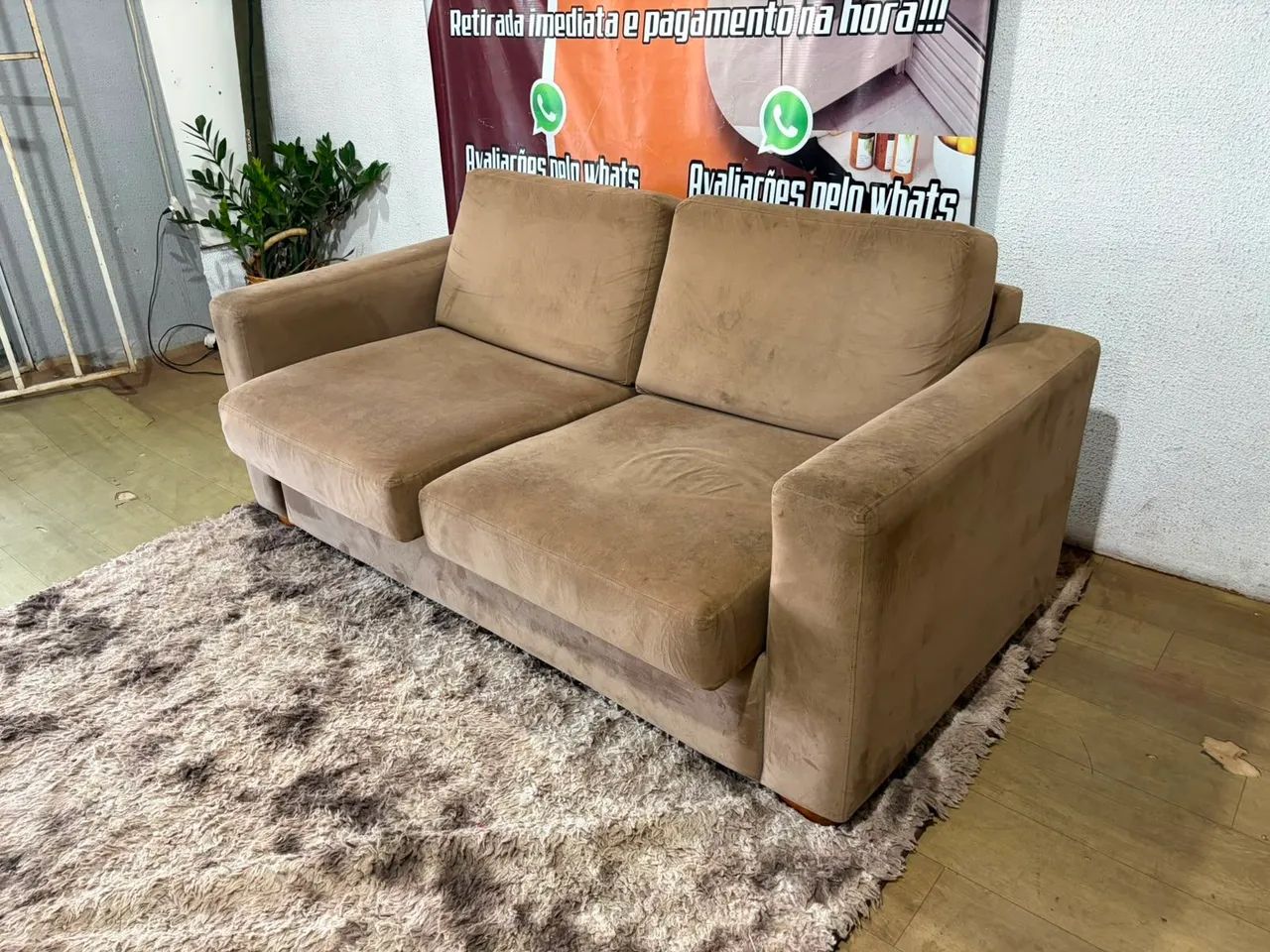 Sofá cama bem conservado quando abre ele tem o colchão ((ENTREGO GRATIS)) - Foto 3