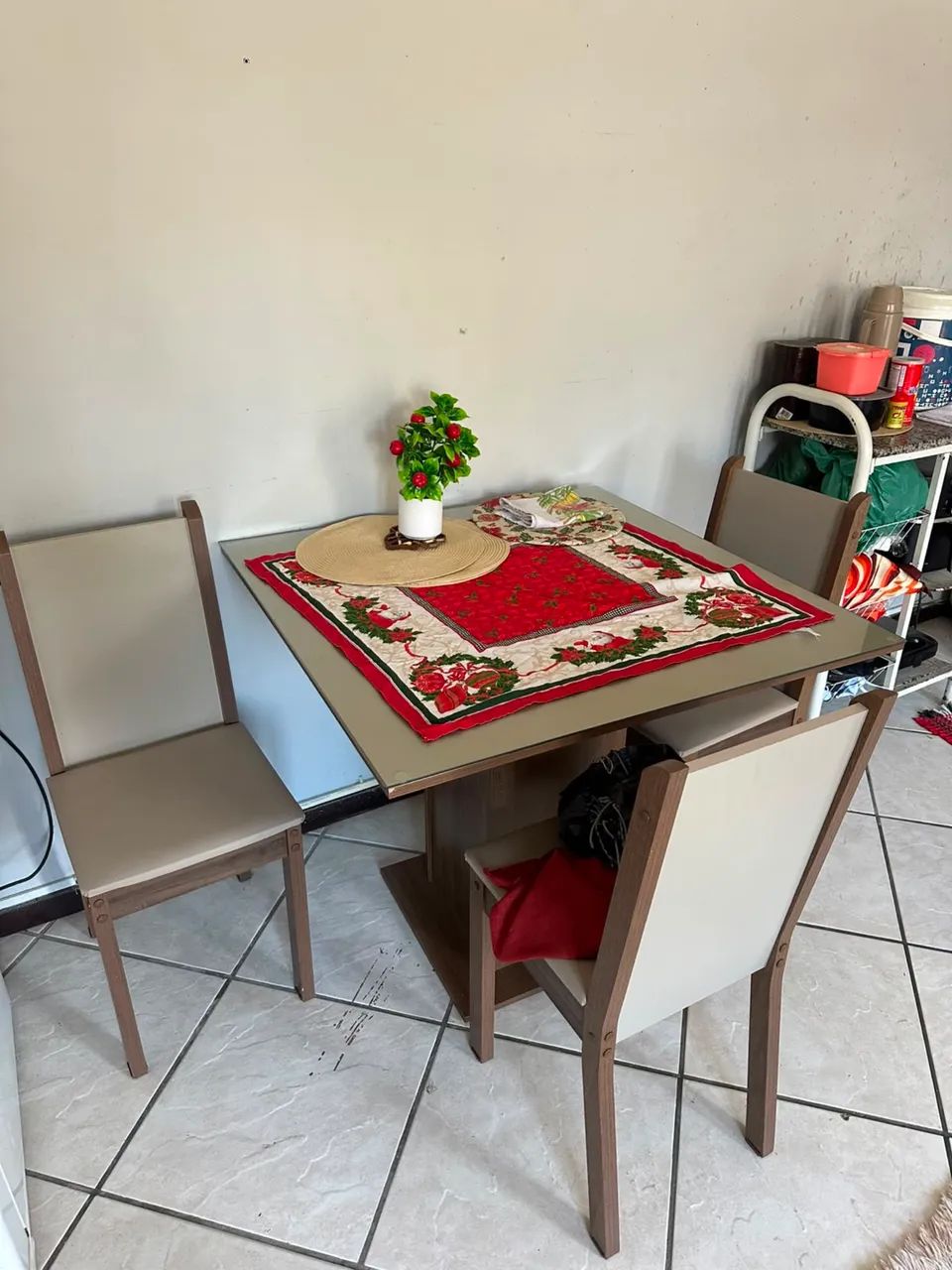 Mesa 4 cadeiras com tampa de vidro